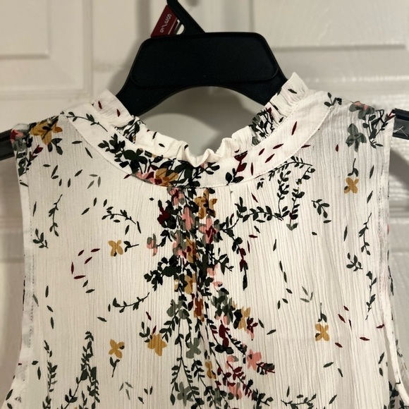 Market & Spruce Floral Sleeveless Blouse - White and Multicolor - Picture 6 of 6